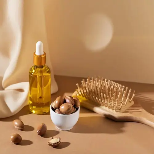 شانه و روغن آرگان برای روتین مراقبت مو 544156321